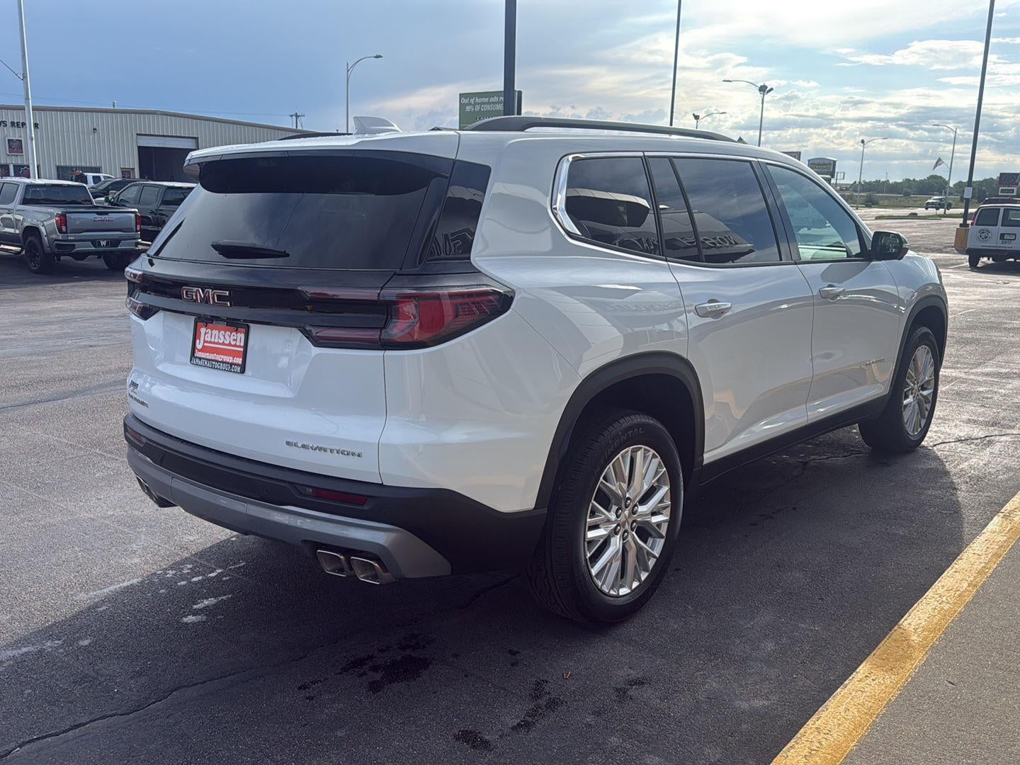 2026 GMC Acadia Elevation