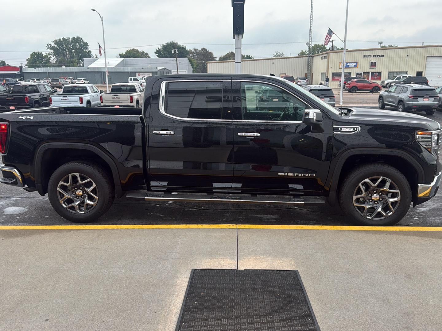 2026 GMC Sierra 1500 SLT - Photo 7