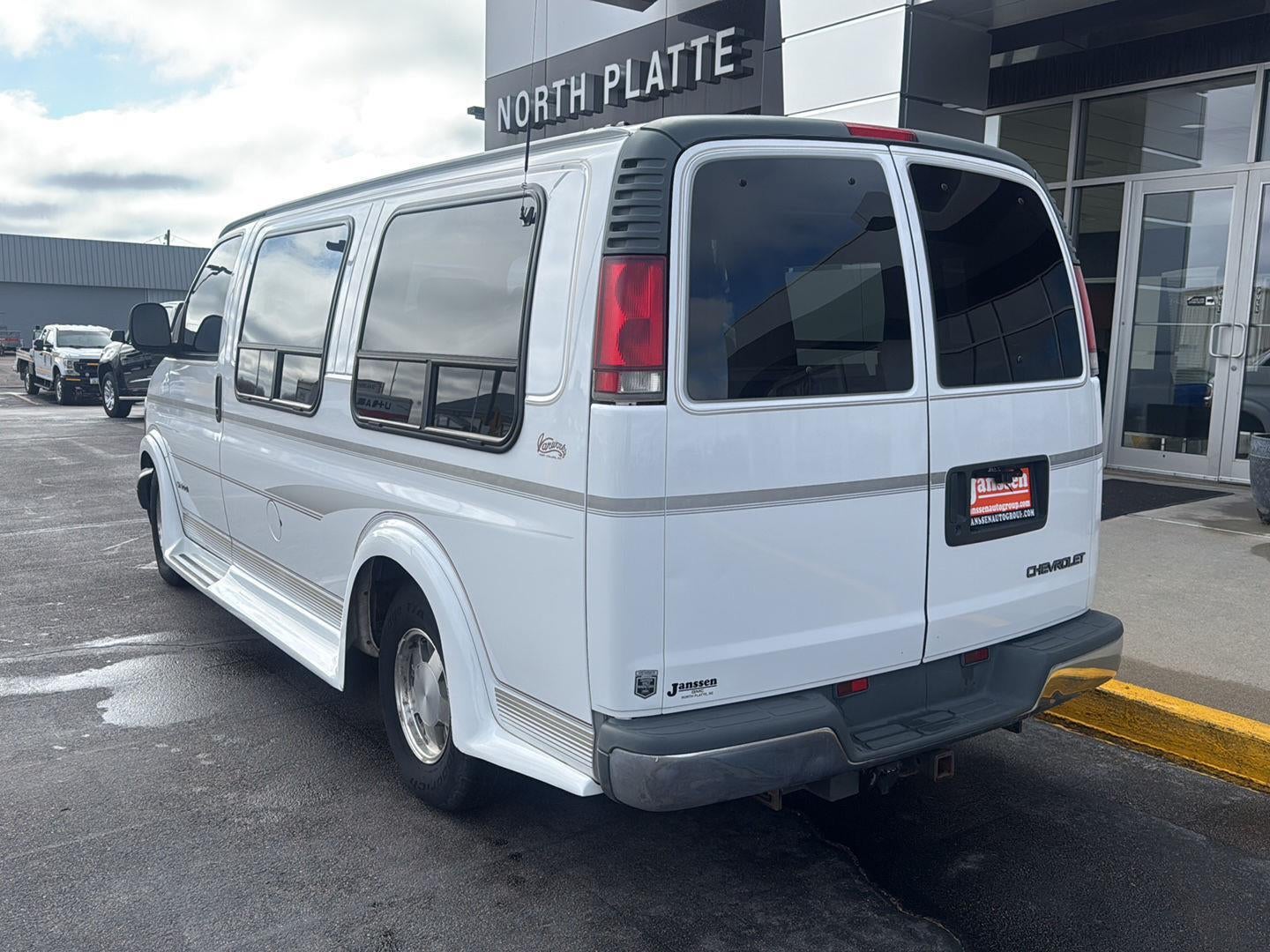 Used 1998 Chevrolet Express Base with VIN 1GBFG15R7W1003942 for sale in North Platte, NE