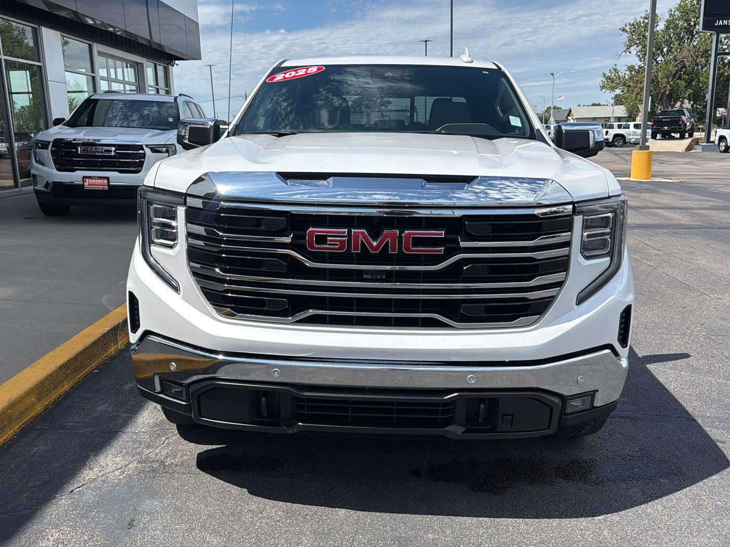 2025 GMC Sierra 1500 SLT