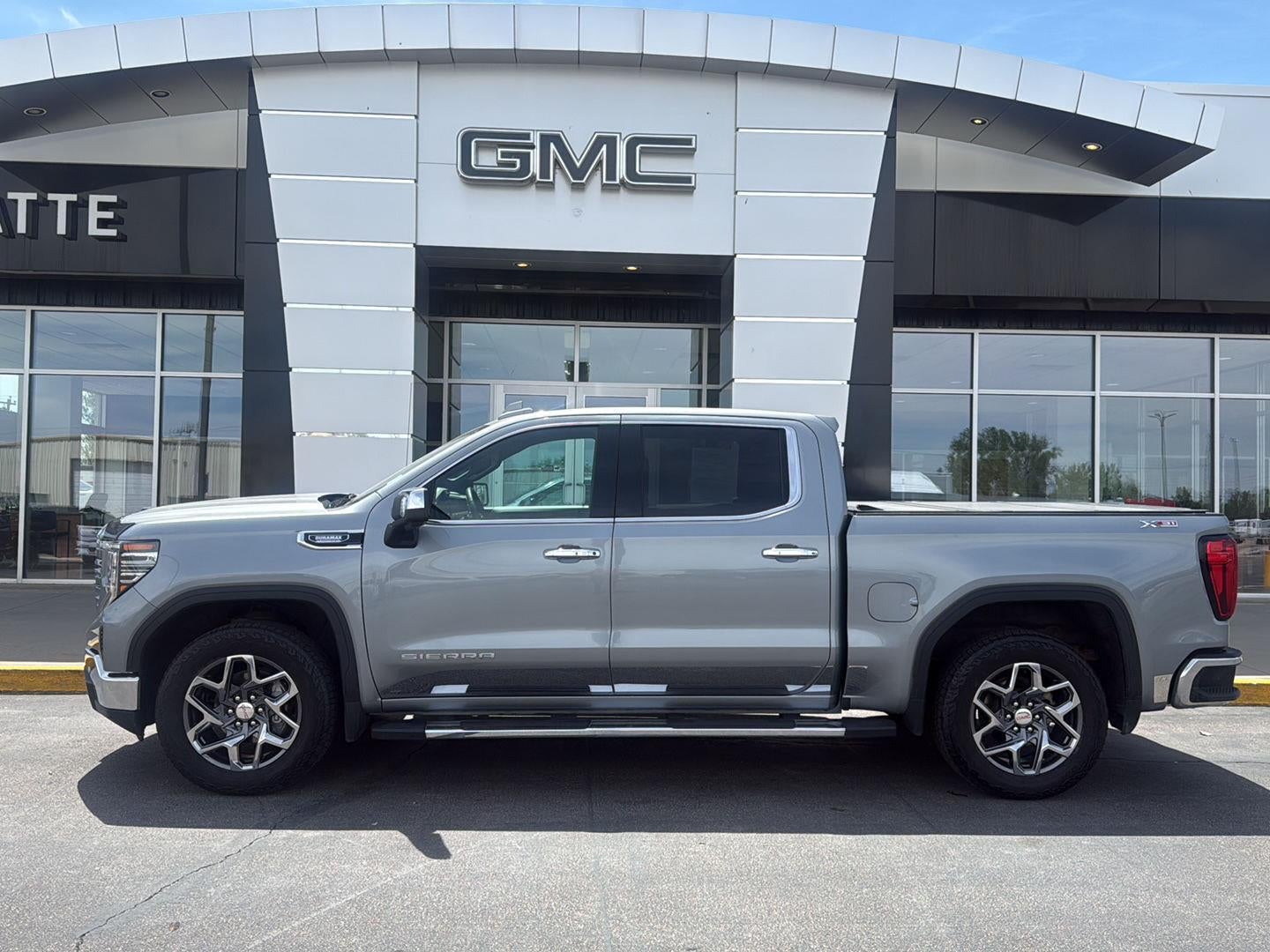 2023 GMC Sierra 4WD Crew Cab Short Box SLT's photo